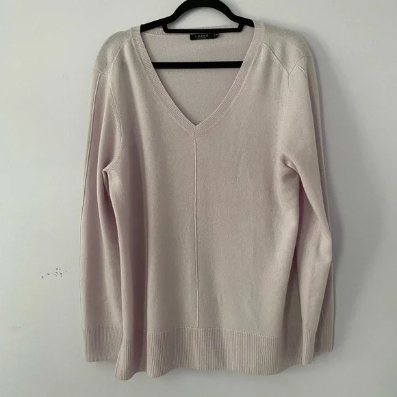Lusso | Lavender 100% Cashmere V-Neck Sweater - Picture 1 of 6